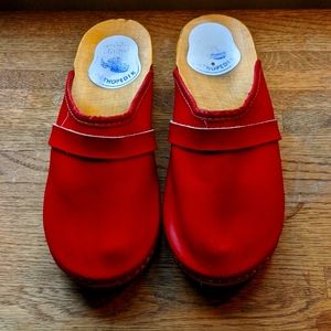 Well loved size 41 Red Wooden Clogs